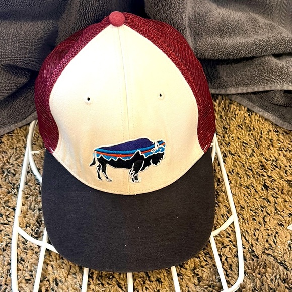 Fitz Roy Bison Patagonia Trucker Hat navy burgundy snap back - Picture 1 of 4